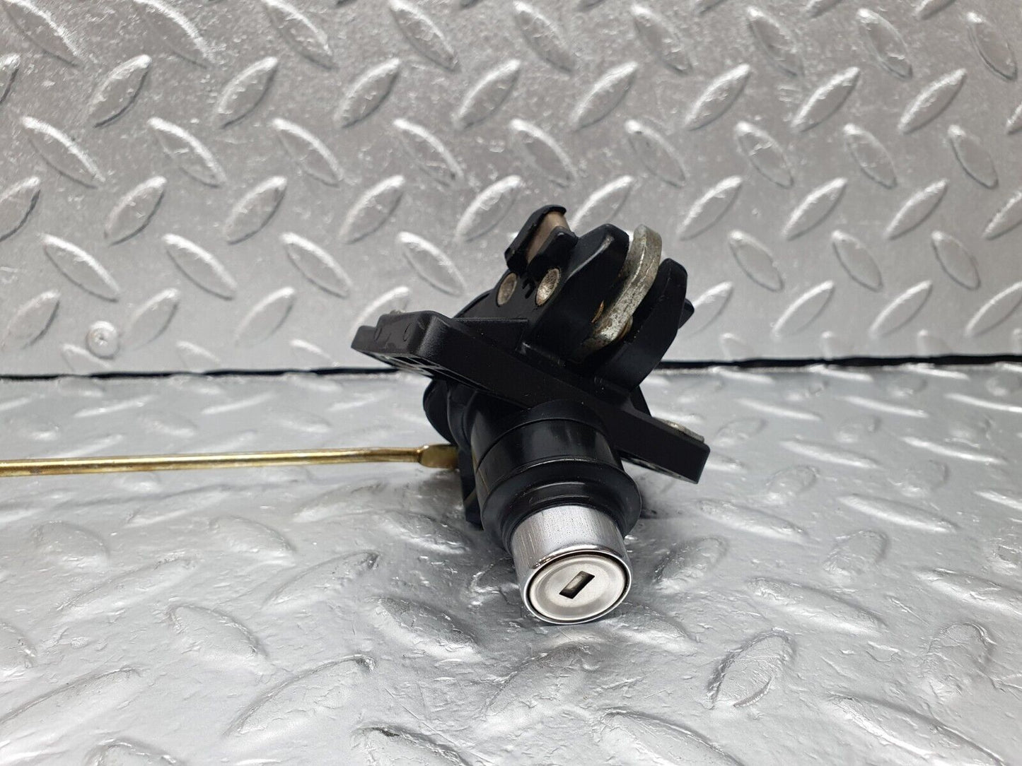 42788 Mercedes-Benz W201 190 Trunk Lock No Key