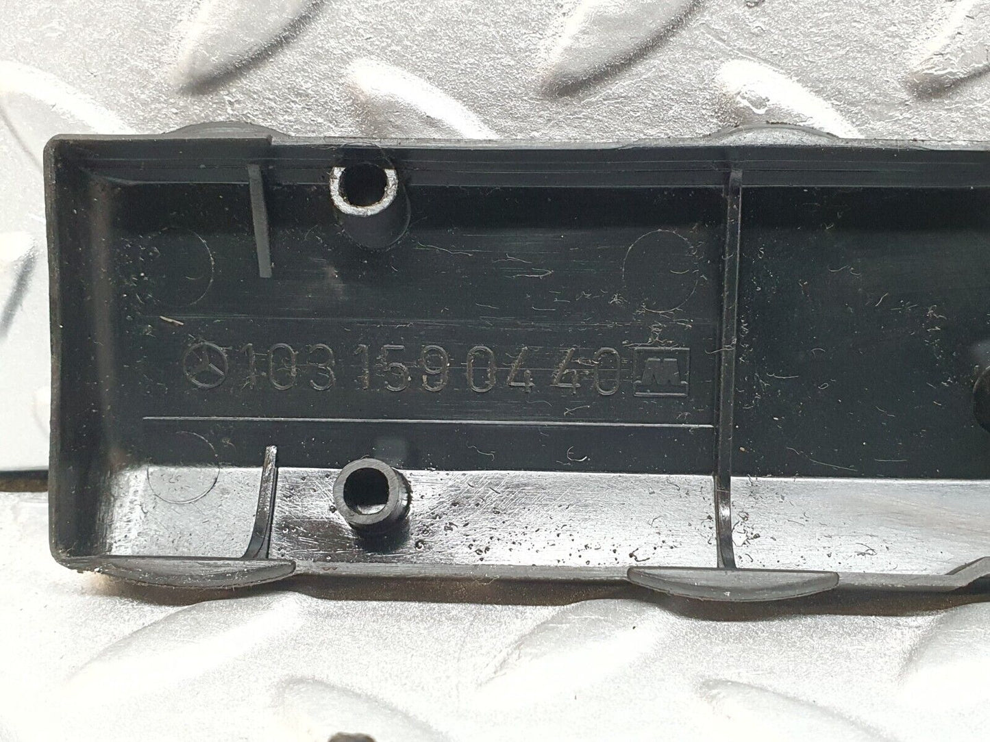 41069 Mercedes-Benz W126 300SE Ignition Leads Cover 10315905540 1031590440