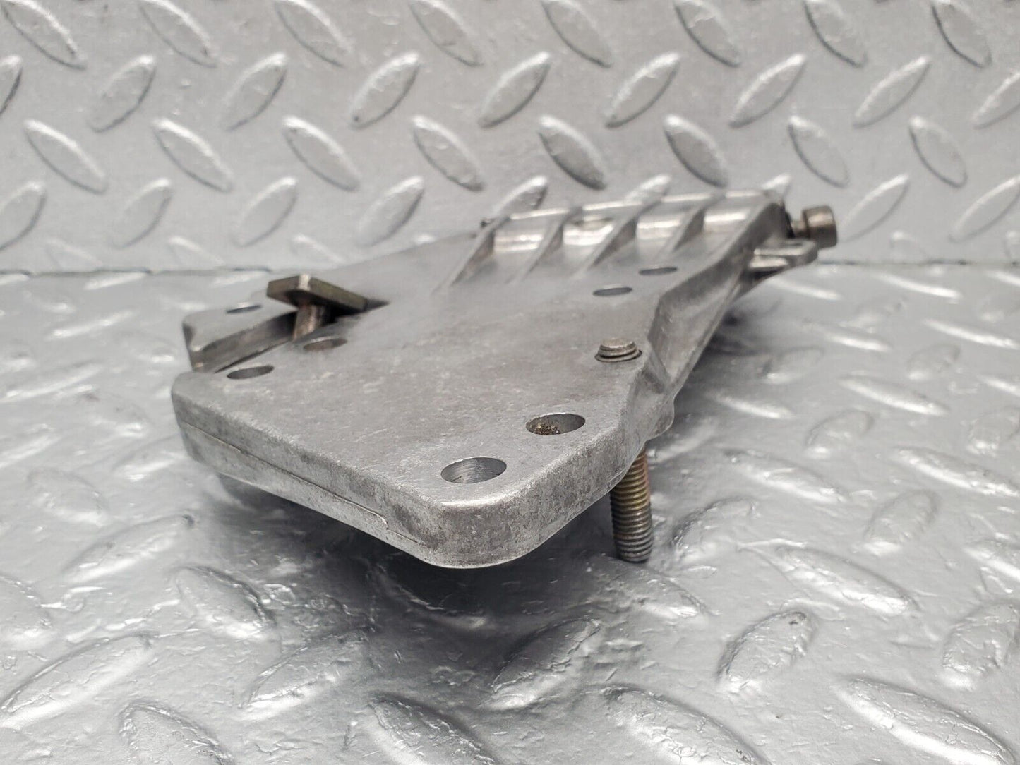 46049 Mercedes-Benz W126 420SE Power Steering Pump Bracket 1174661241