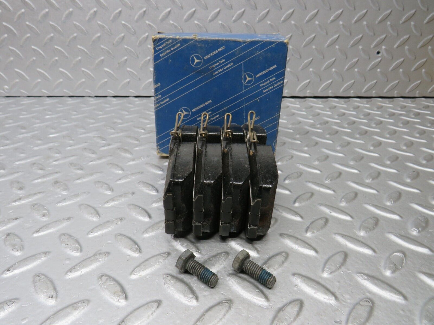 38214 Mercedes-Benz W126 Genuine Front Brake Pads New 0014208020