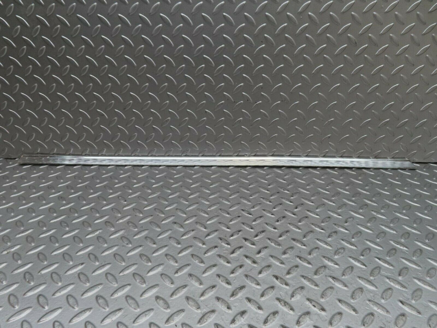 15716 Mercedes-Benz R107 450SL Right Door Chrome Trim