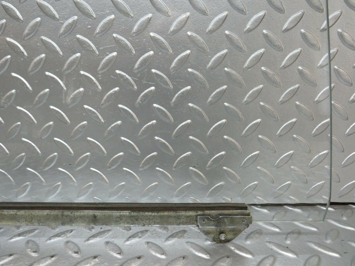 23649 Mercedes-Benz W114 280E Front Right Door Window Glass