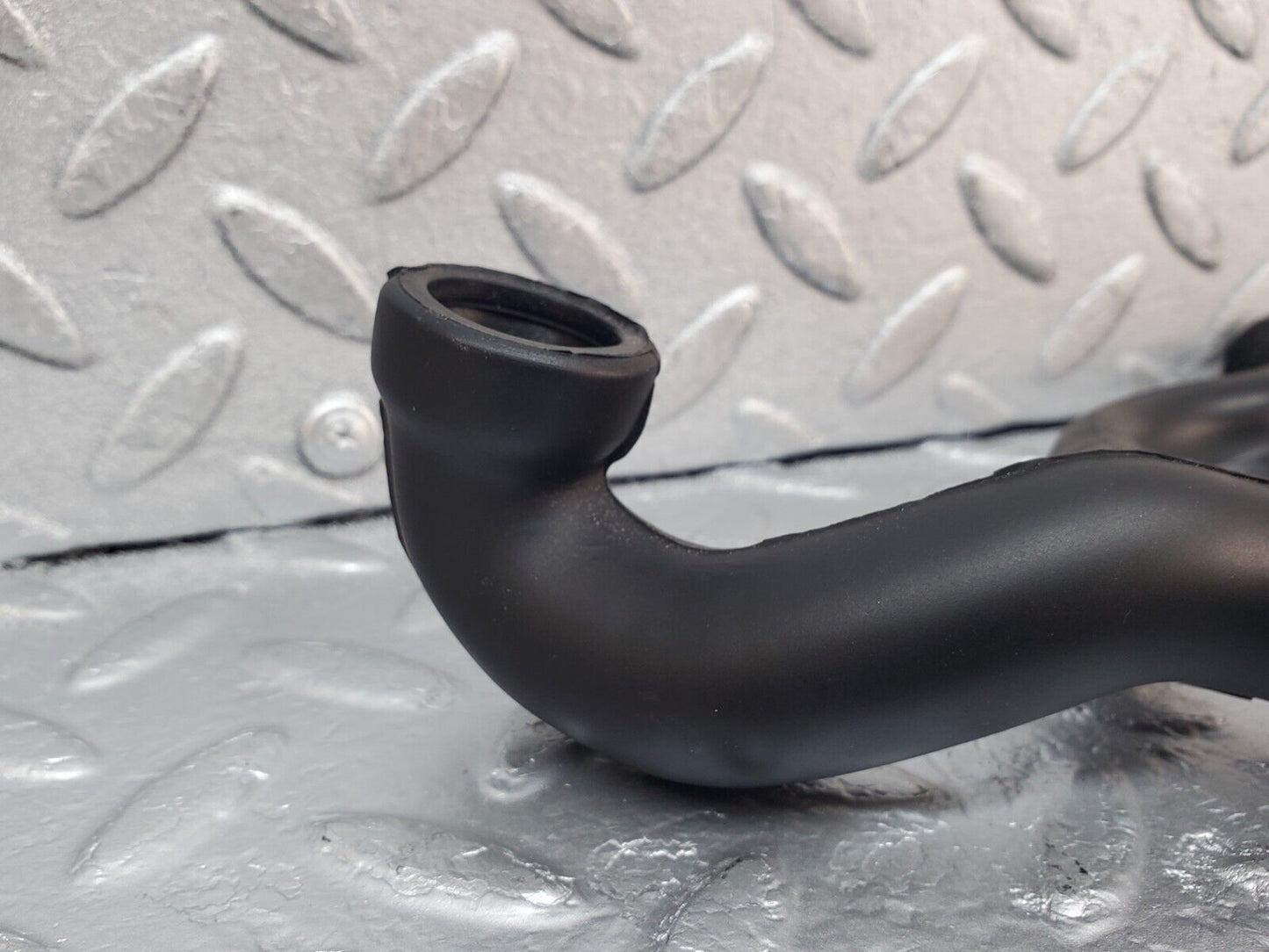 45381 Mercedes-Benz 280E M110.983 Air Intake Pipe 1100944382 1100942882