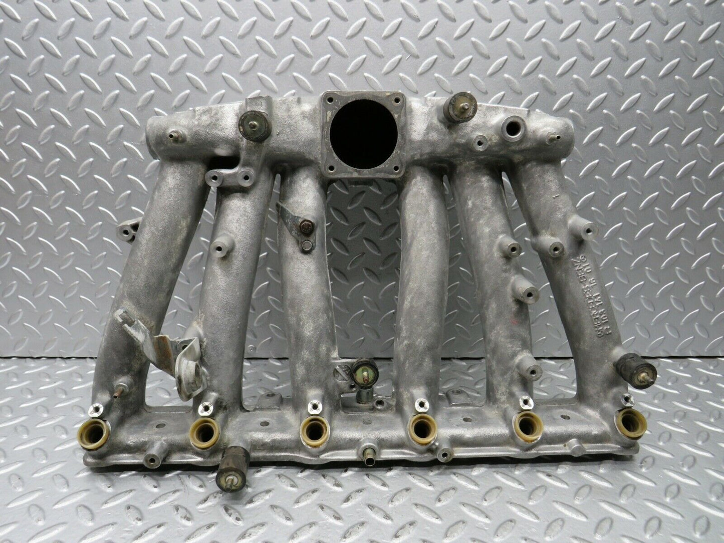 21768 Mercedes-Benz W126 300SE Intake Manifold 1031411601