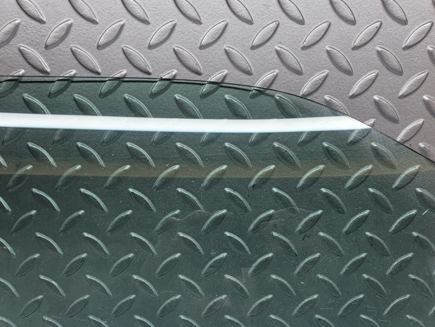42868 Mercedes-Benz W201 190 2.0L Front Right Door Window Glass