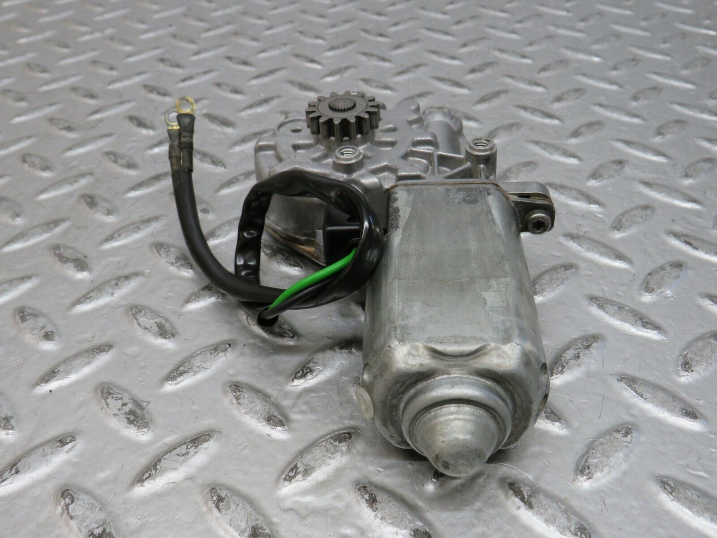 28733 Mercedes-Benz W123 230E Front Right Window Regulator Motor 0130821019