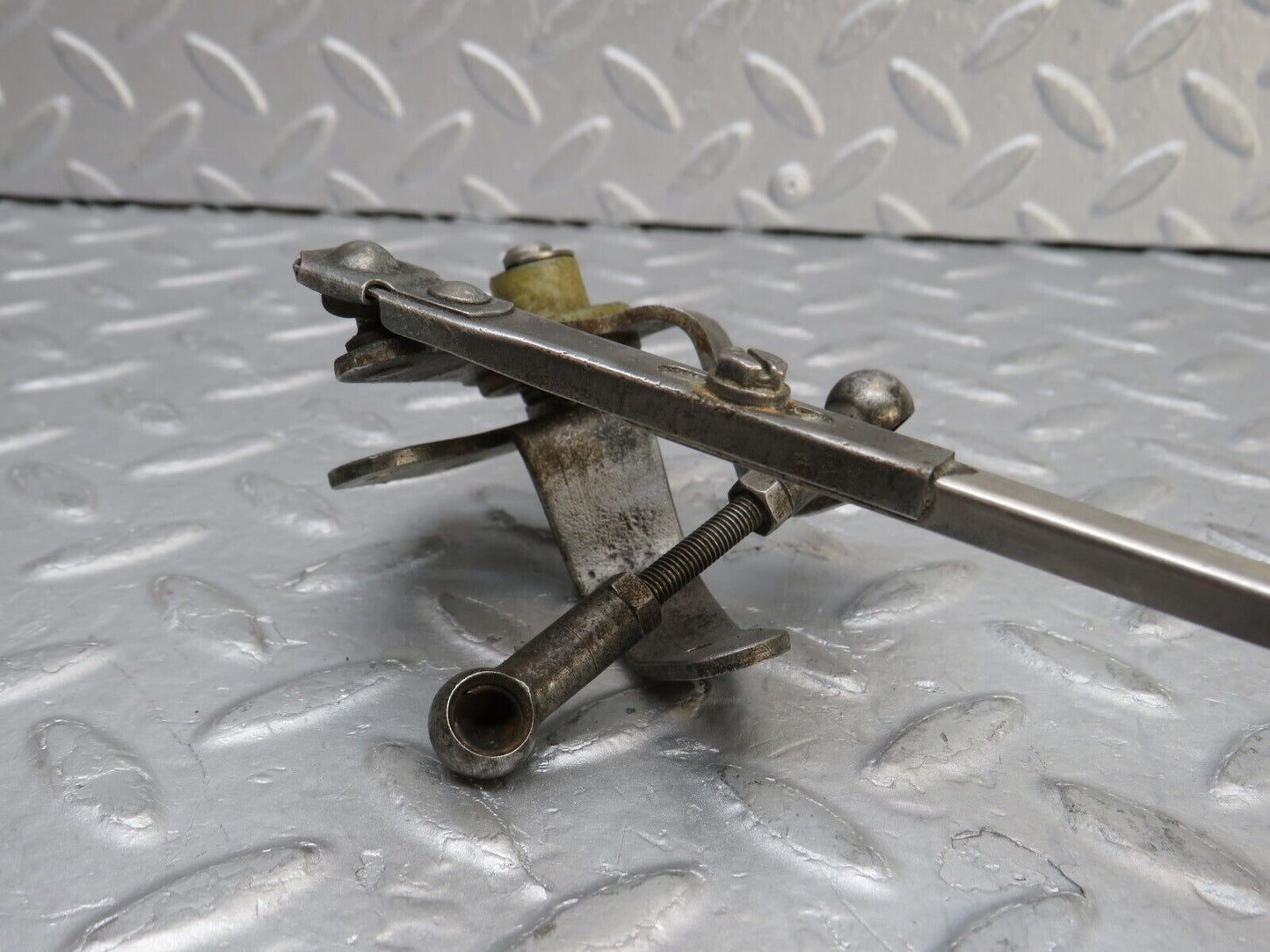 35603 Mercedes-Benz R107 280SL Coupe Throttle Linkage