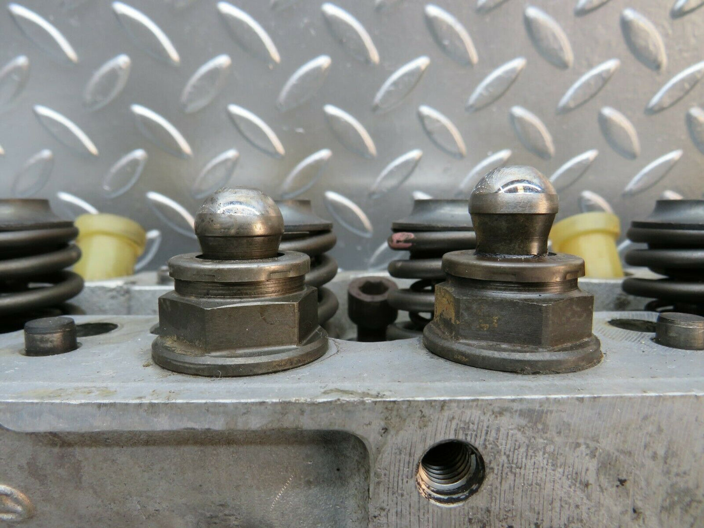 22819 Mercedes-Benz C107 450SLC Coupe Cylinder Head Right 1160162701