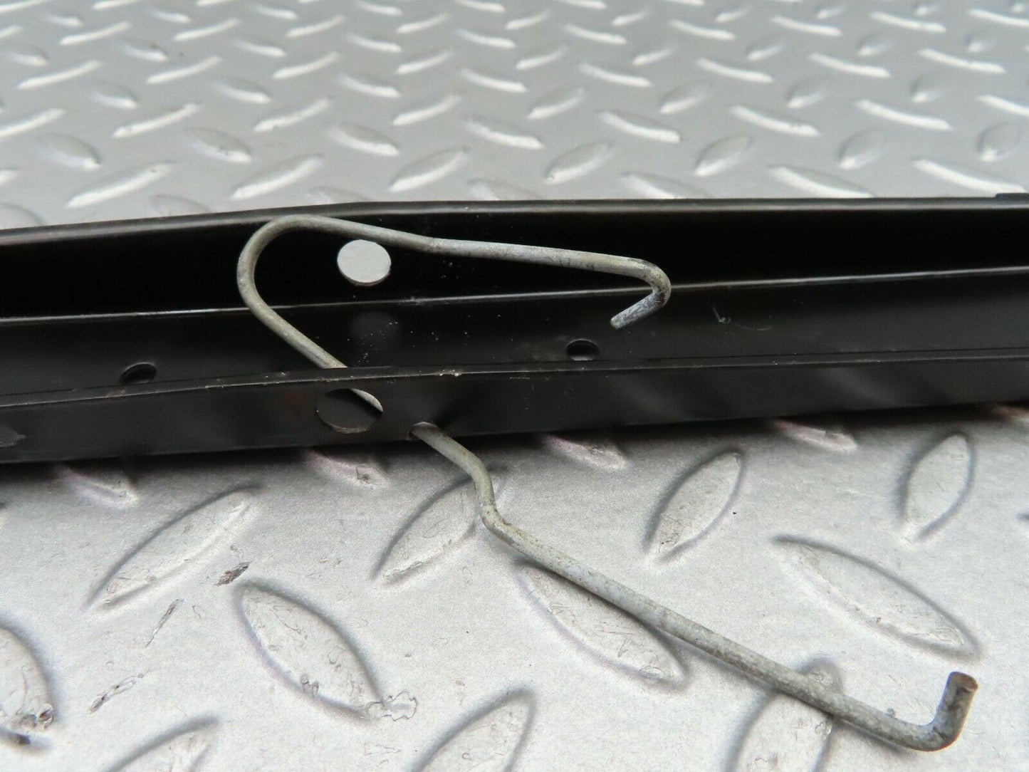 6385 Mercedes-Benz W126 380SE Sunroof Moving Plate