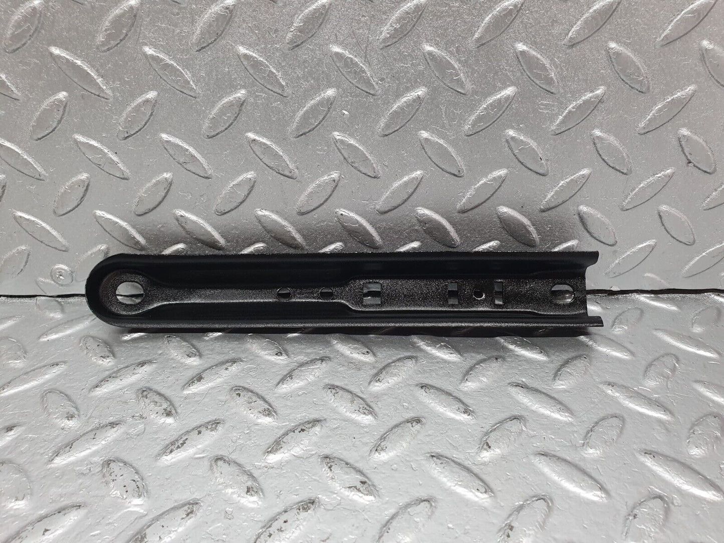 41615 Mercedes-Benz W124 200E Air Intake Manifold Bracket