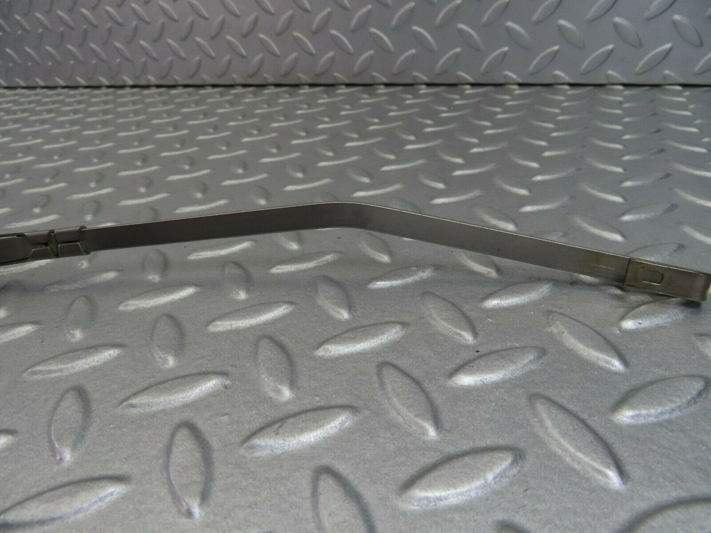 7907 Mercedes-Benz W115 220D Wiper Arm Left Side