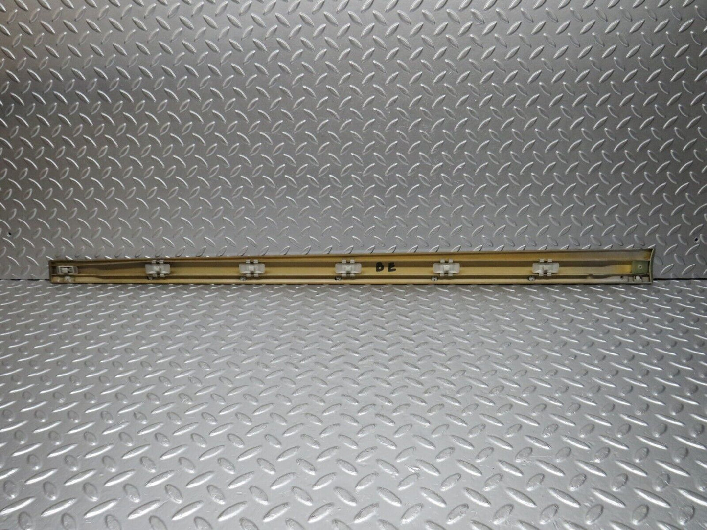 32287 Mercedes-Benz W220 S430 Front Left Door Centre Moulding Trim 2206900562