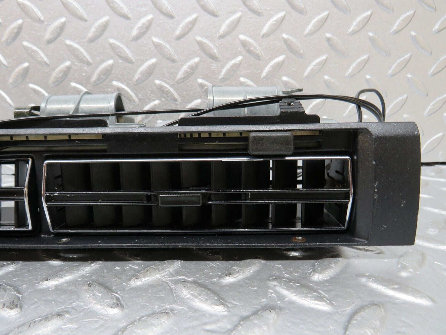 34431 Mercedes-Benz C126 380SEC Dashboard Centre Air Vent 1268310030 126830005