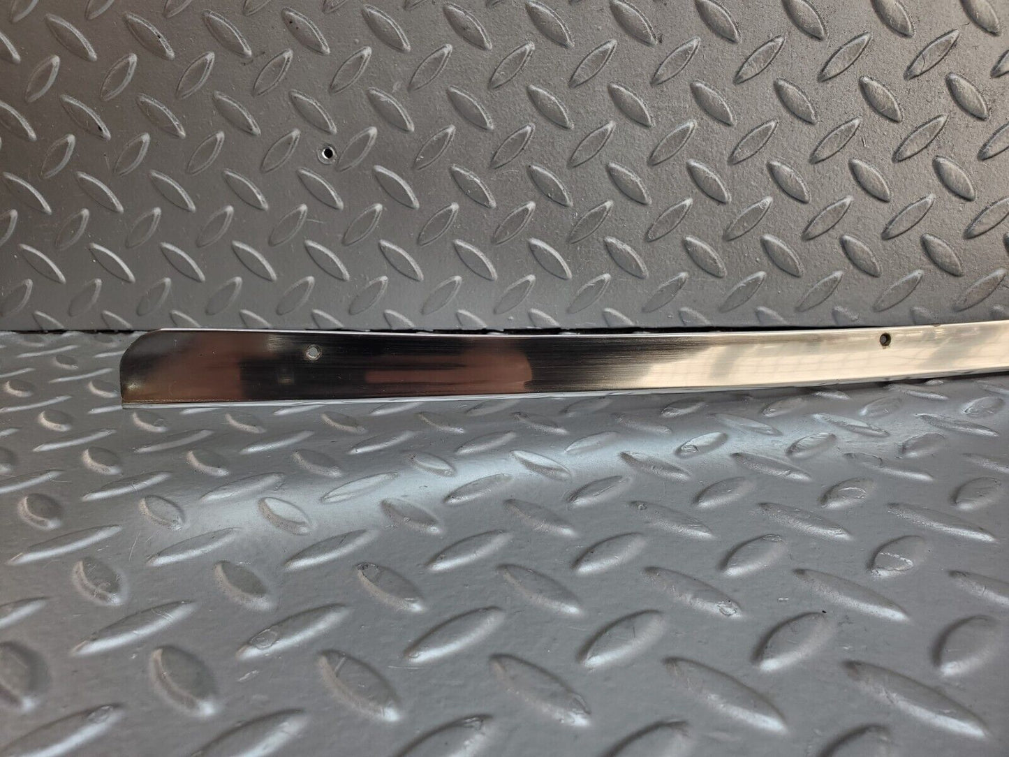 45995 Mercedes-Benz W126 420SE Roof Chrome Trim Right Side