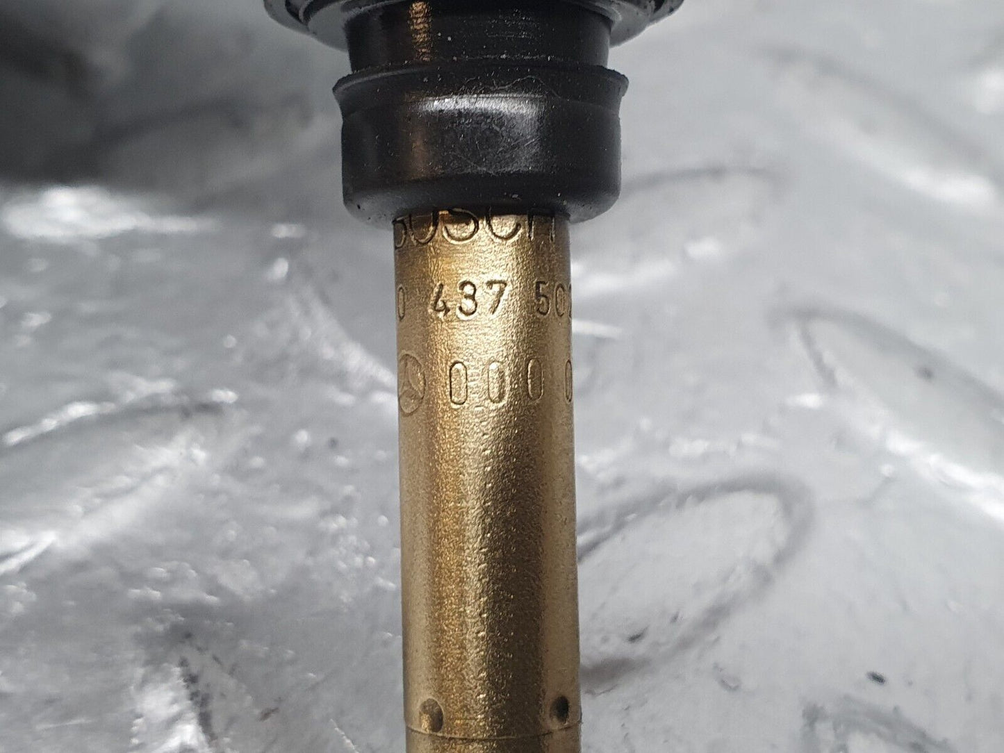 41035 Mercedes-Benz W126 300SE Fuel Injector Bosch 0000785623 0437502047