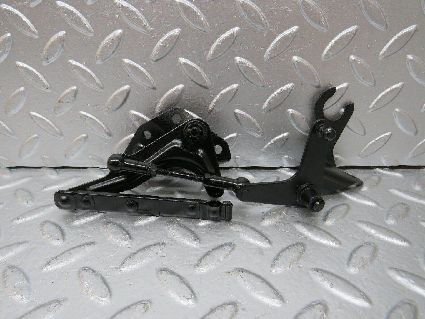 25556 Mercedes-Benz W123 200 Throttle Linkage