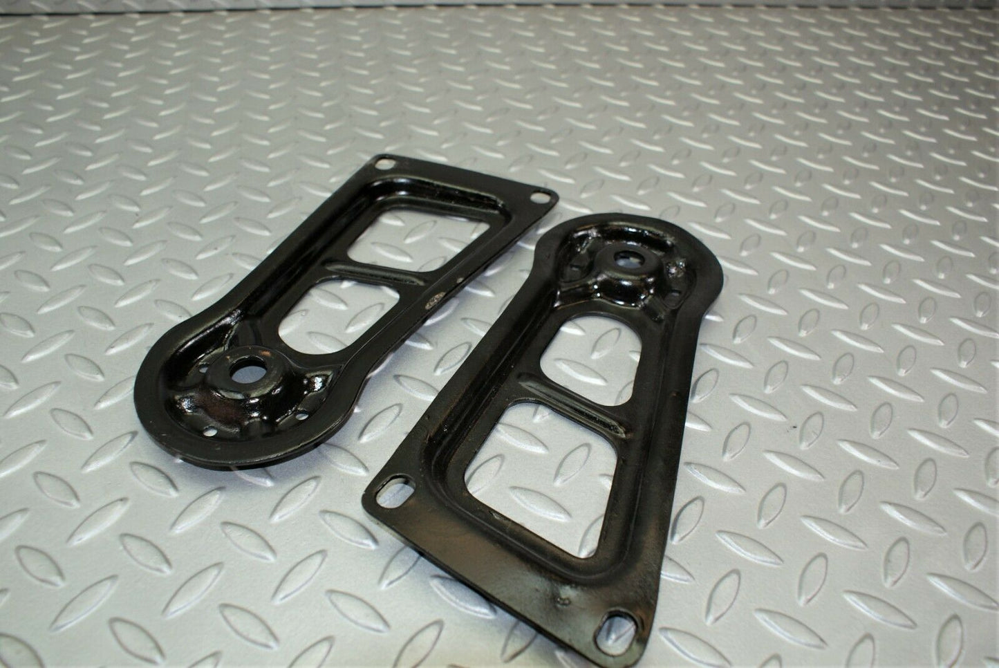 3207 Mercedes-Benz W115 220D Rear Suspension Axle Mounting Bracket