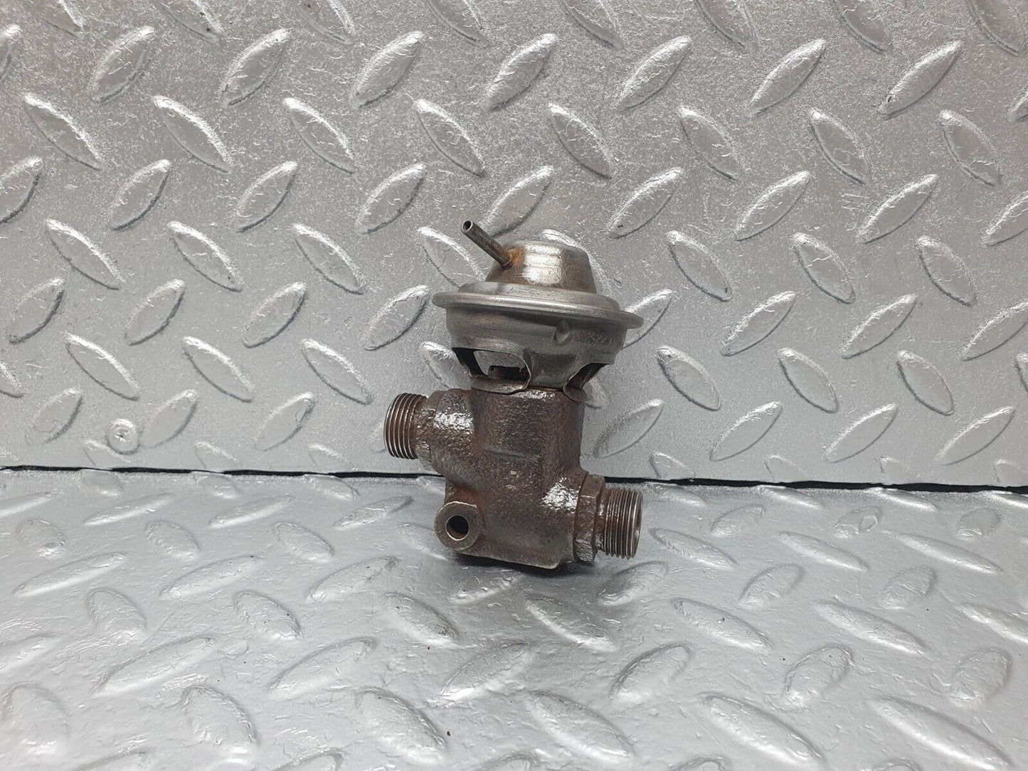 43527 Mercedes-Benz C126 380SEC Coupe Exhaust Gas Recirculation Valve EGR 0001408160
