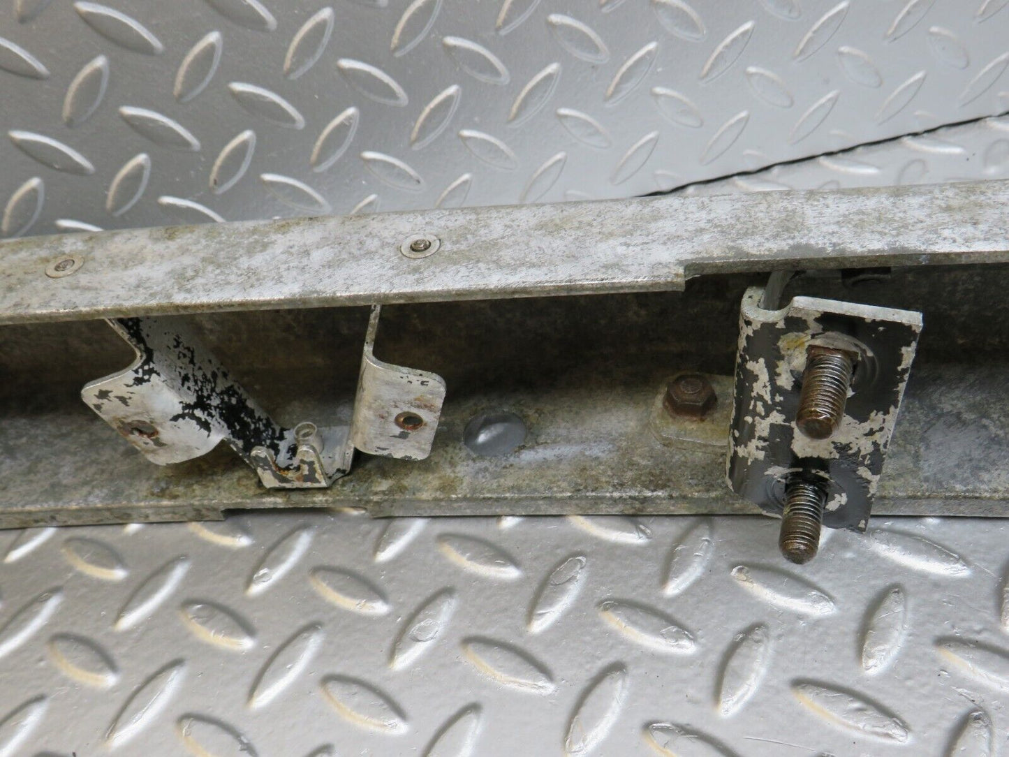 34463 Mercedes-Benz C126 380SEC Coupe Front Bumper Bracket 1268850101