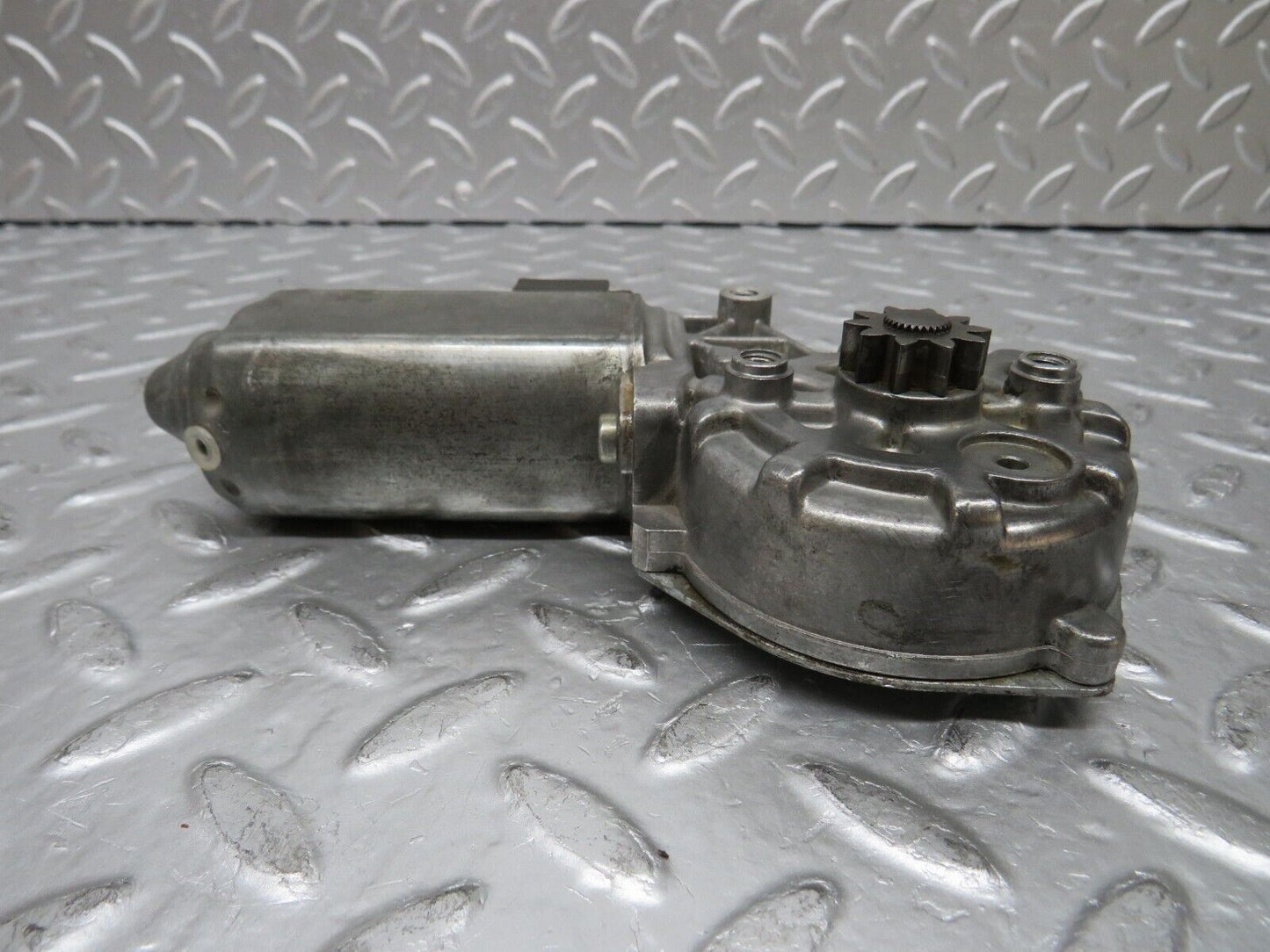 30064 Porsche 924 Right Door Window Regulator Motor Bosch 0130821119