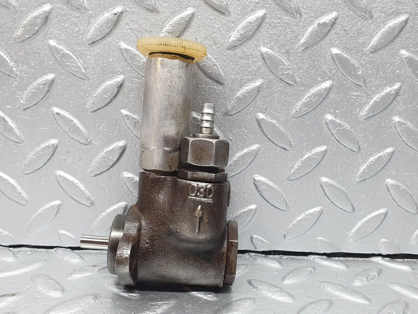 40852 Mercedes-Benz W123 300D Manual Diesel Bleed Pump Bosch FP/KG22M101