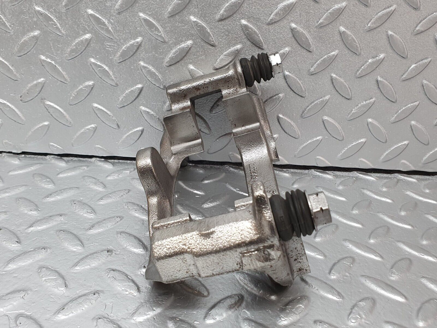 41902 Mercedes-Benz W202 C200 Front Left Brake Caliper Bracket Lucas