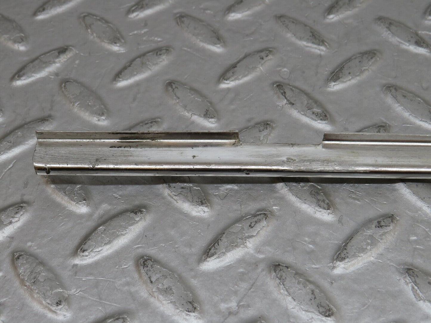 35867 Mercedes-Benz W108 Front Left Door Chrome Trim Pair