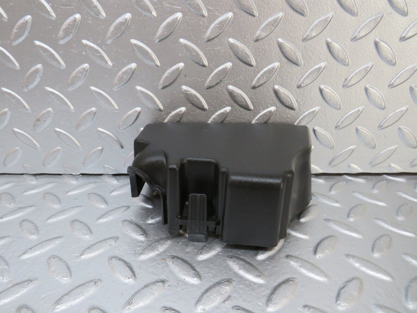 25531 Mercedes-Benz W123 200 Fuse Box Relay Cover 1235450146
