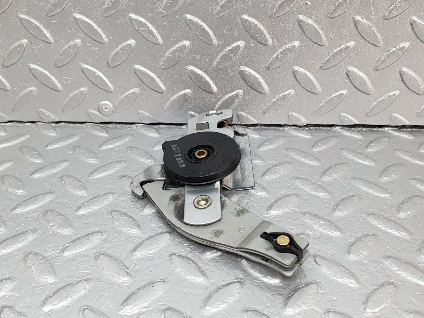 41741 Mercedes-Benz W202 C200 Handbrake Adjusting Handbrake Regulator 0004200779