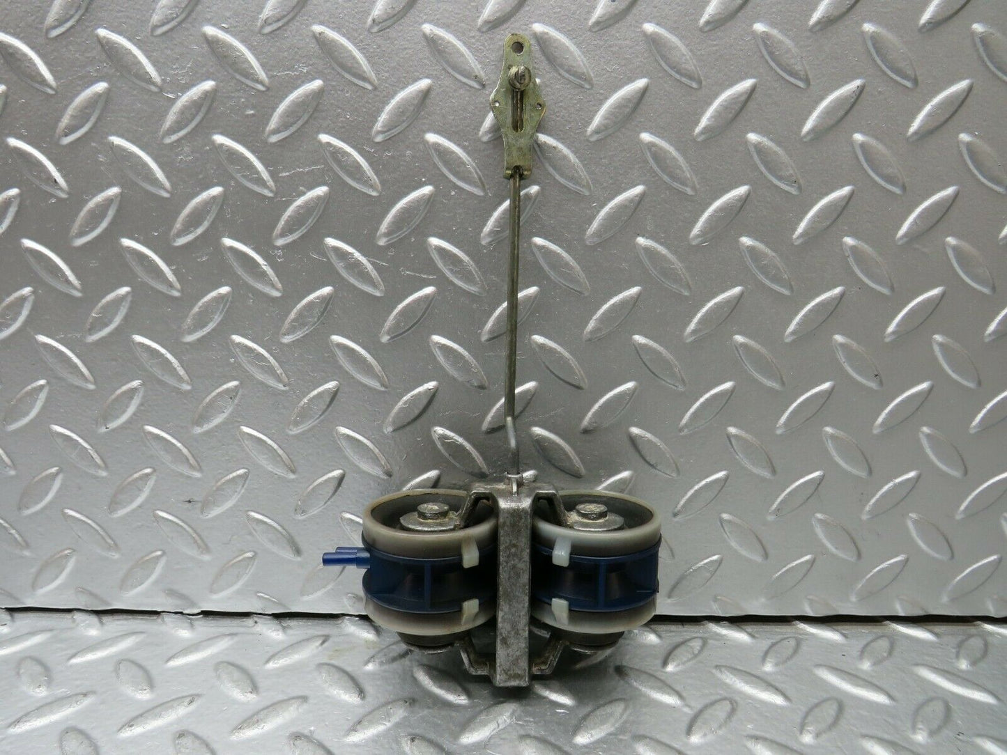 23136 Mercedes-Benz C123 230CE Coupe Door Lock Vacuum Actuator Left