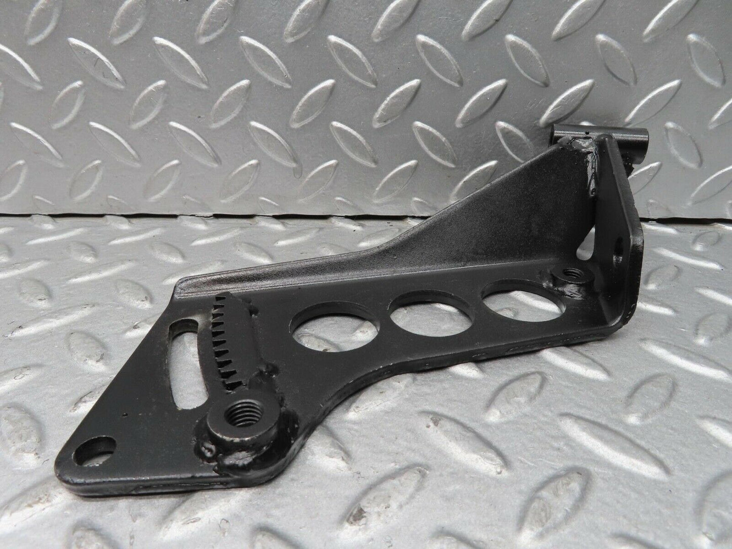 14512 Mercedes-Benz C107 280 SLC Power Steering Pump Bracket