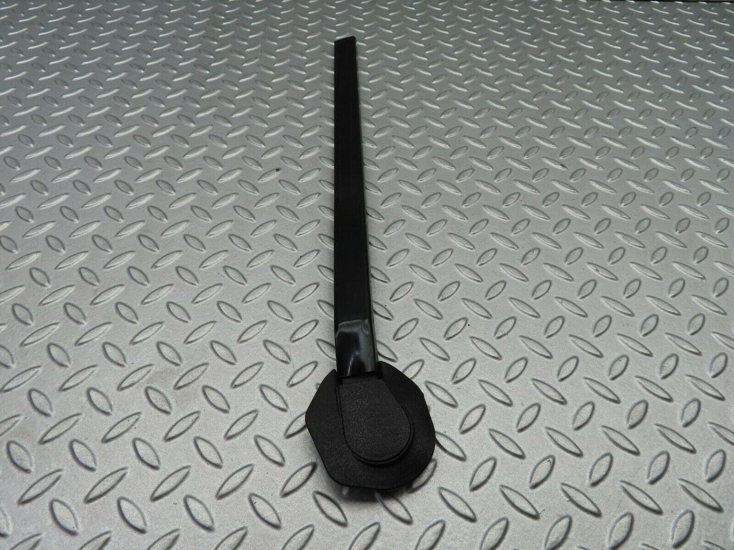 5659 Mercedes-Benz W123 200 Seat Belt Runner With Cover Left