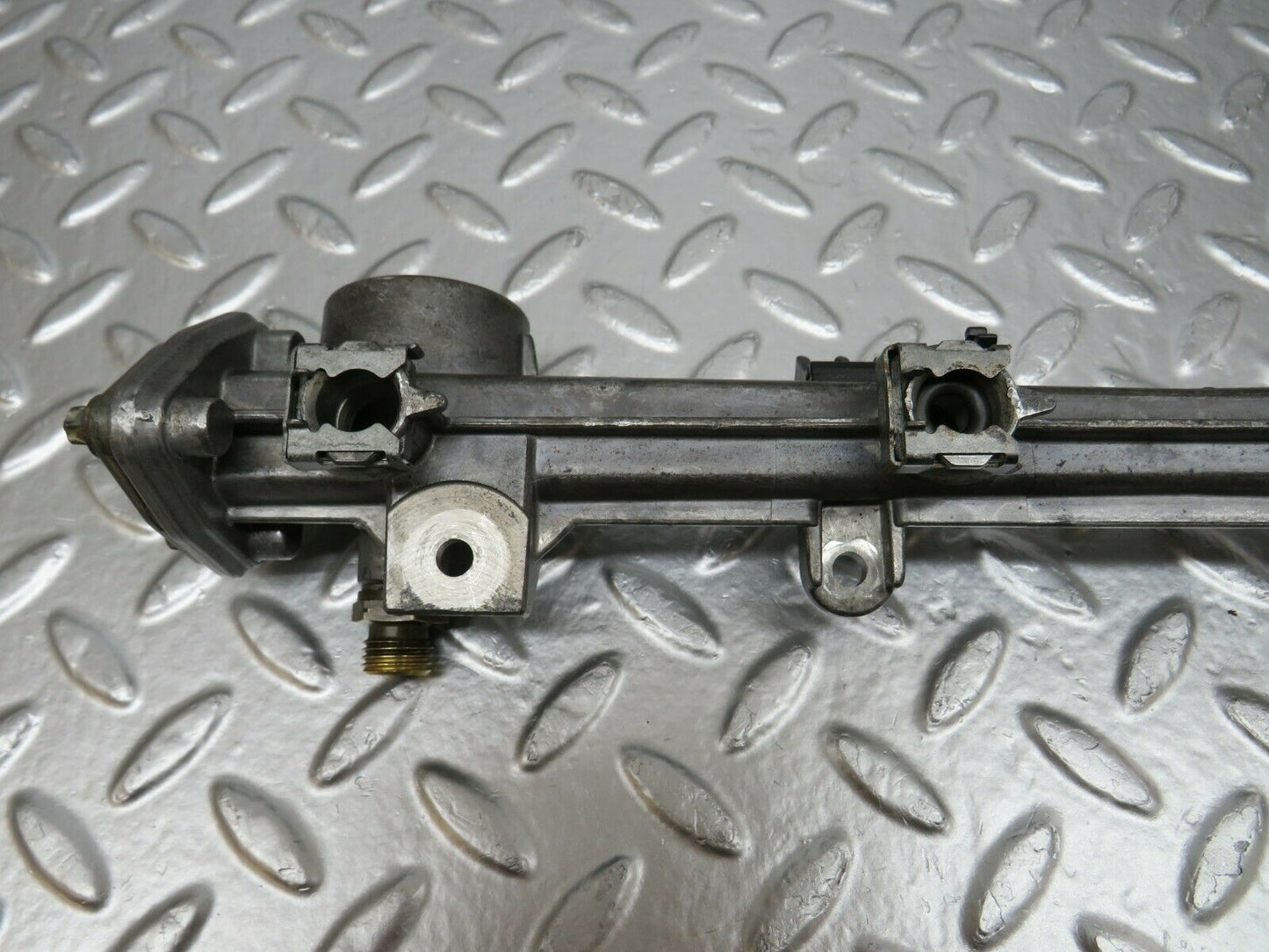 24414 Mercedes-Benz S124 220TE Wagon Fuel Injector Rail 1110780745