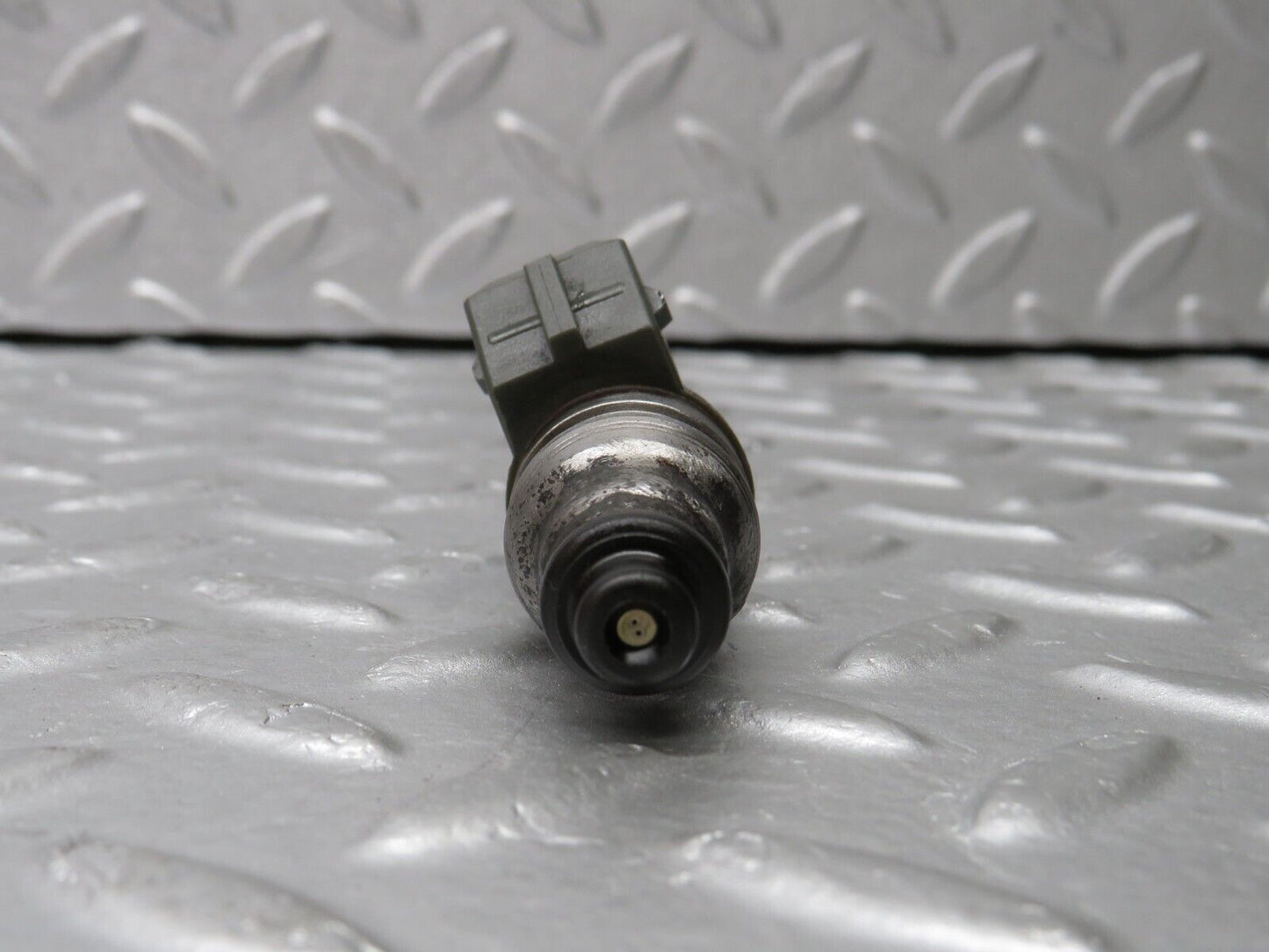 38143 Mercedes-Benz A124 320E Cabriolet Fuel Injector Bosch 0280155209 0000787323