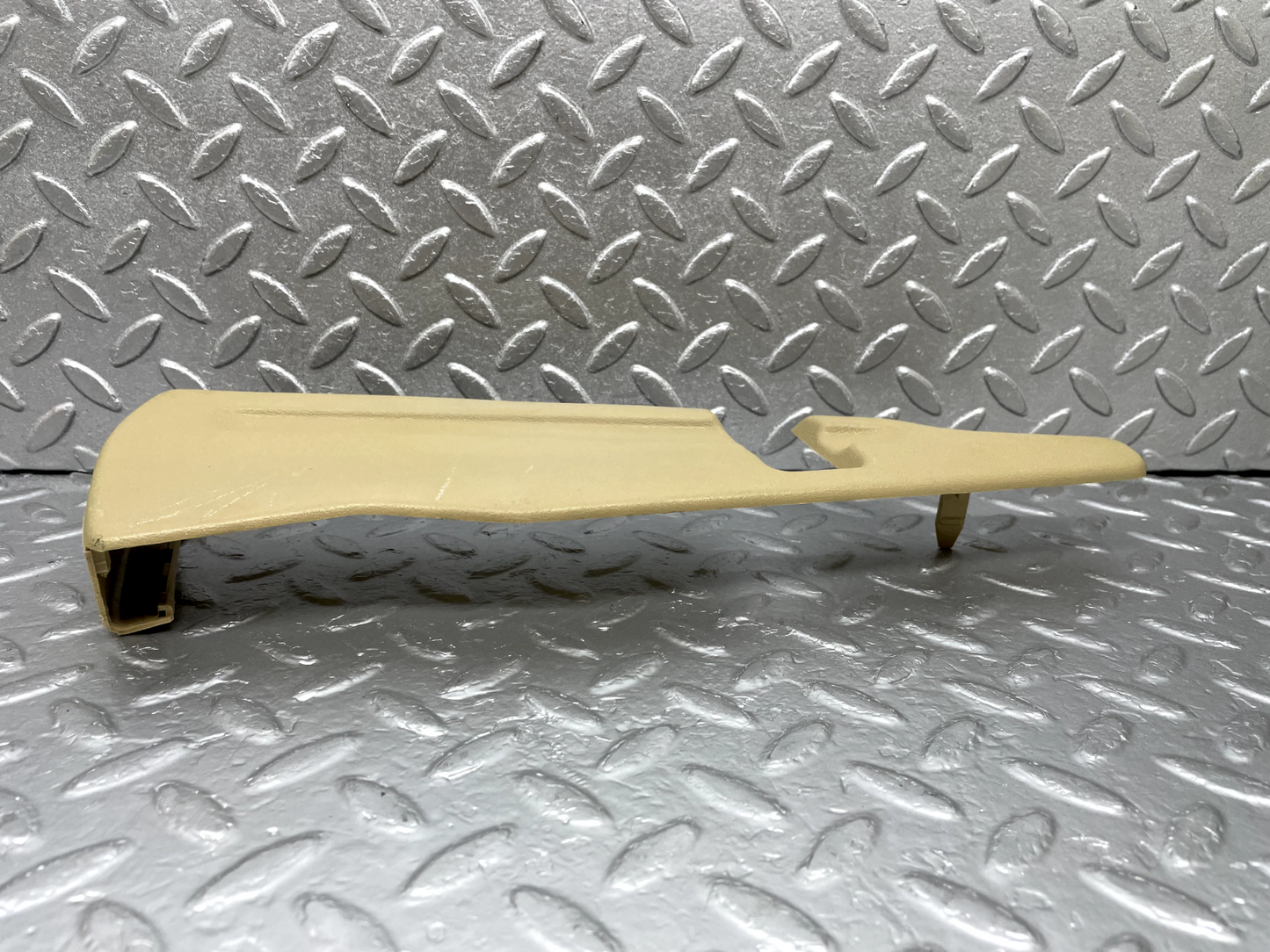 44280 Mercedes-Benz W123 280E Front Right Seat Cover Trim Beige 1239100618