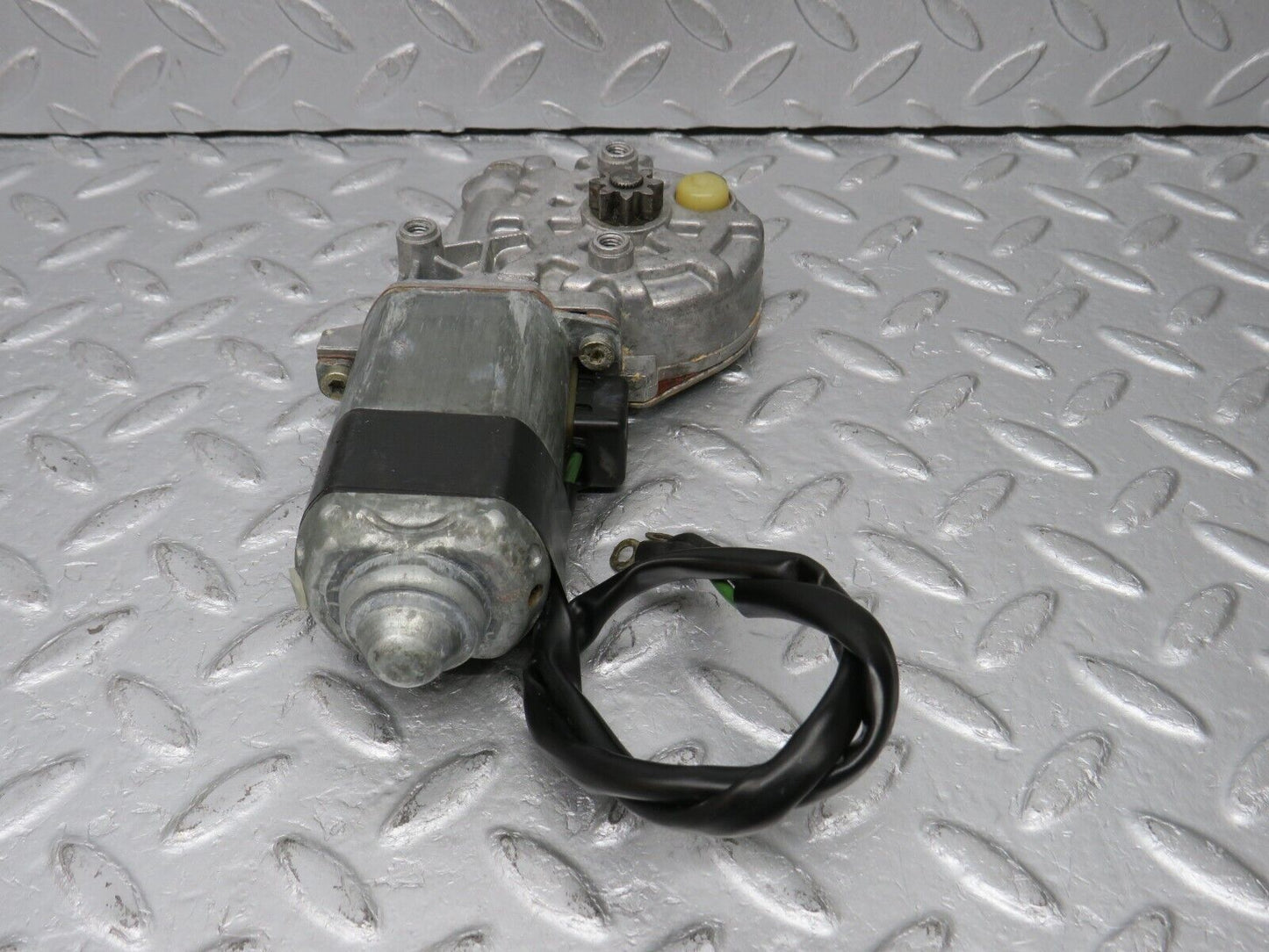 39193 Mercedes-Benz R107 500SL Coupe Right Door Window Regulator Motor Bosch 0130821016