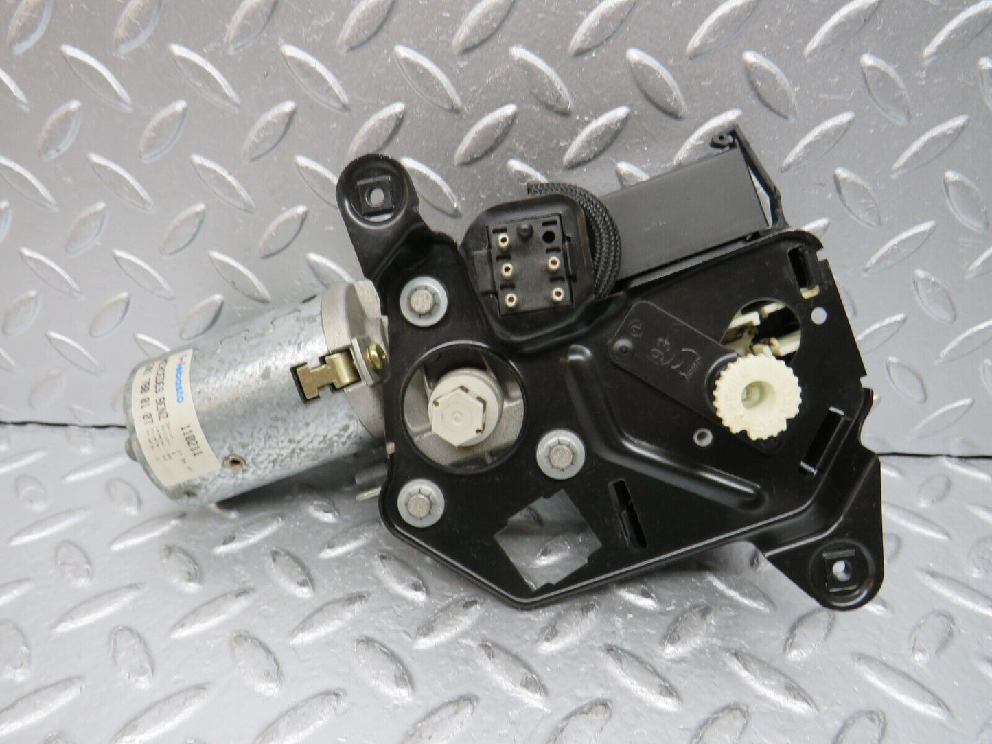 31682 Mercedes-Benz W201 190LE 1.8L Sunroof Motor Webasto With Relay 2017800107 1248210047