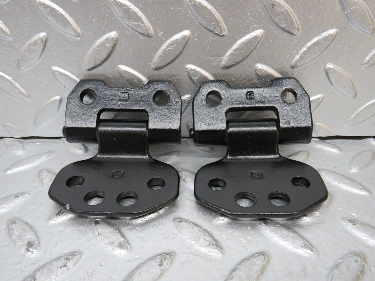 31533 Mercedes-Benz S124 220TE Wagon Door Hinge Right Side