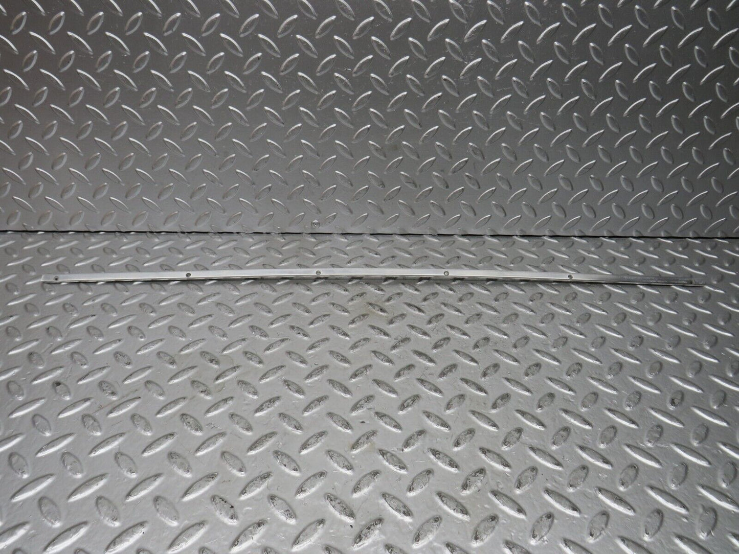 27734 Mercedes-Benz S124 300TE Wagon Sunroof Chrome Trim