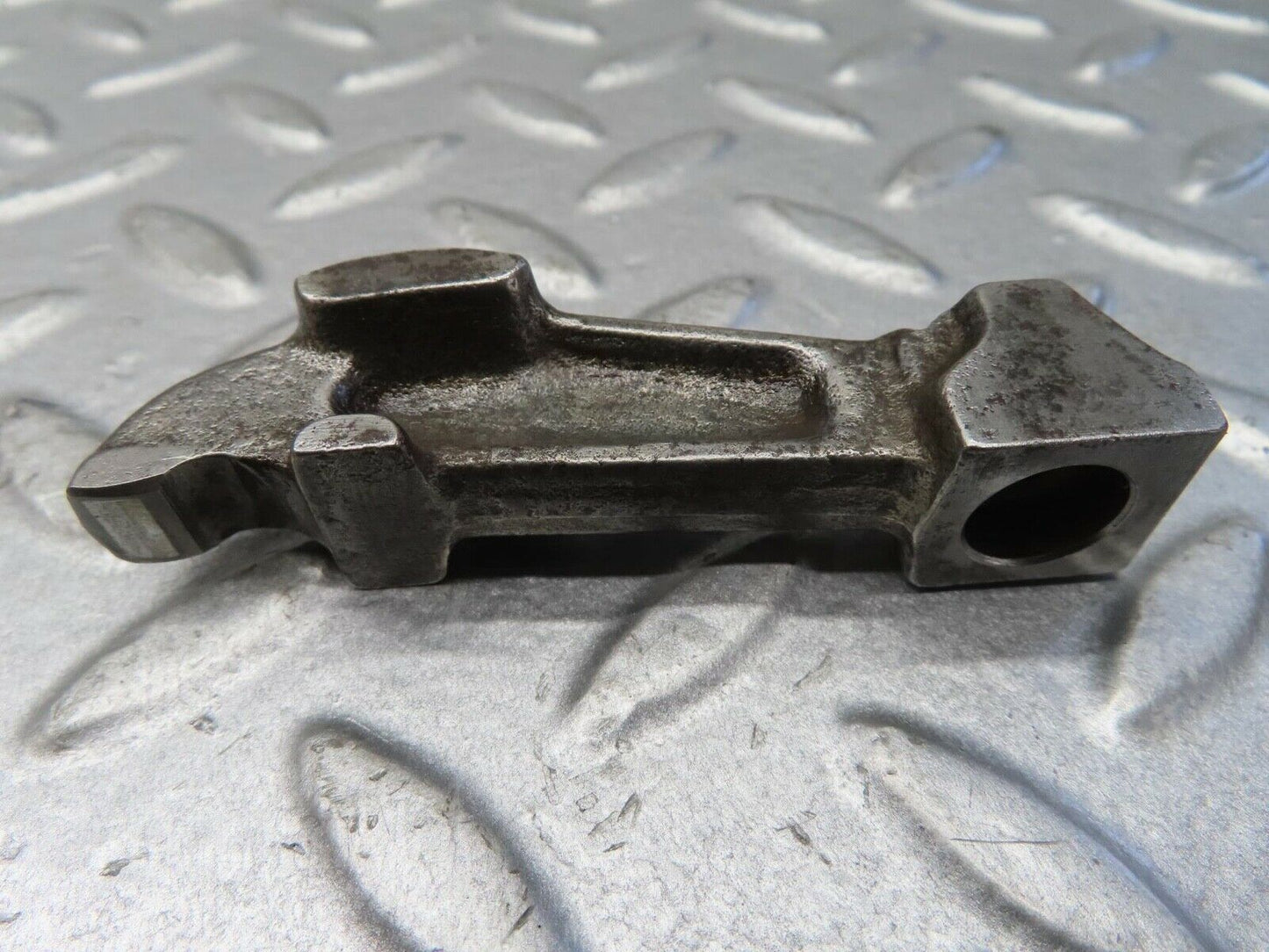 13375 Mercedes-Benz W111 230S Valve Rocker Arm With Retaining Spring