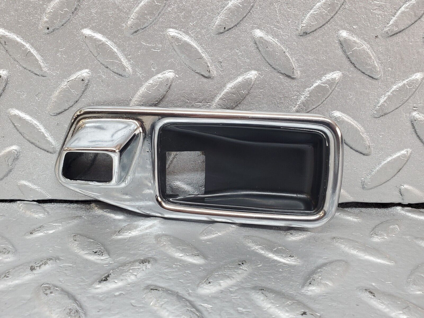 44407 Mercedes-Benz W123 280E Chrome Frame For Door Opener Left 1167660111