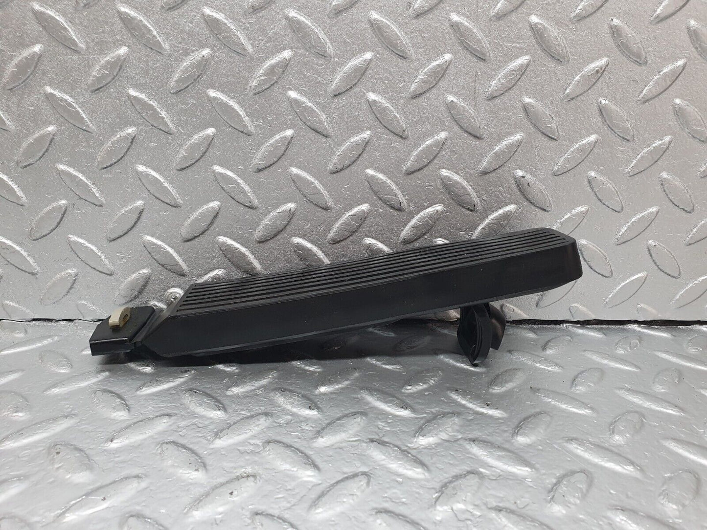 42693 Mercedes-Benz W201 190 2.0L Accelerator Pedal With Rubber 1263000504 1233010082