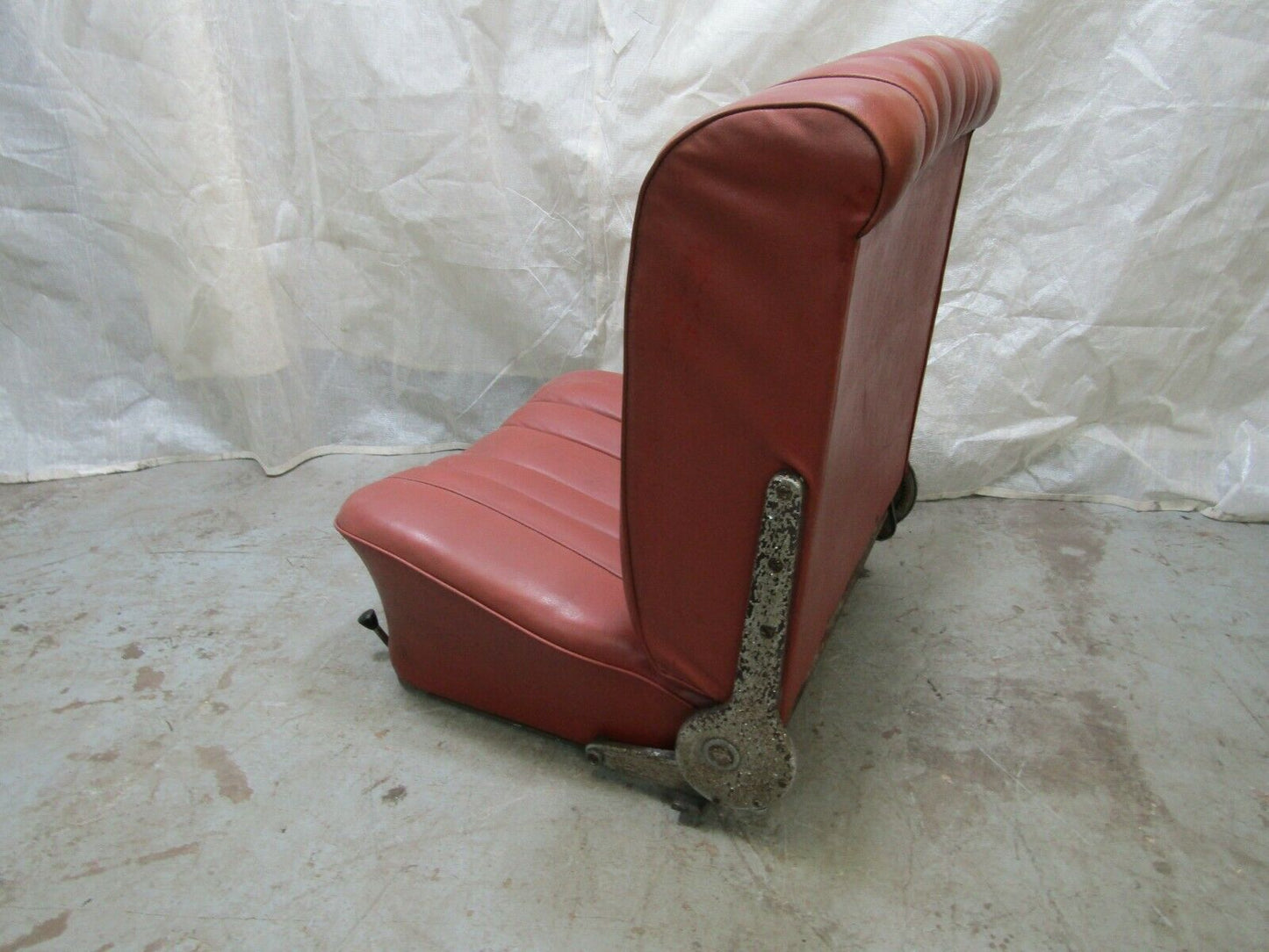 3255 Mercedes-Benz W105 PONTON Front Right Seat Passenger Seat Red Faux Leather