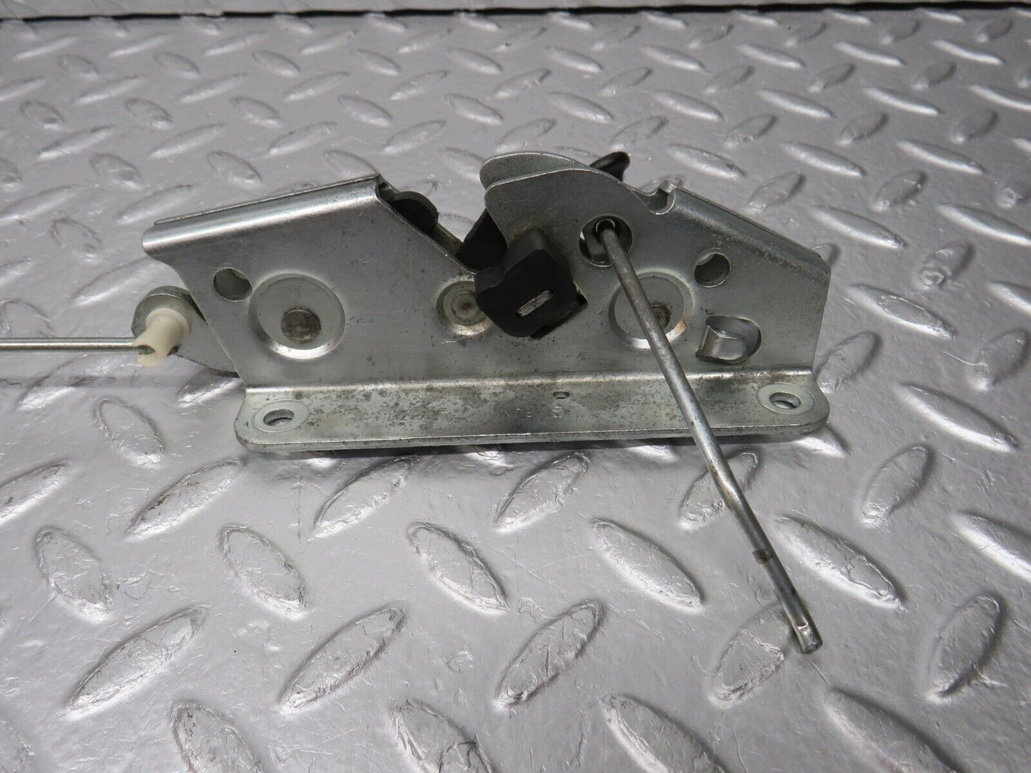 32562 Mercedes-Benz S124 300TE Wagon Rear Right Seat Bench Locking Mechanism
