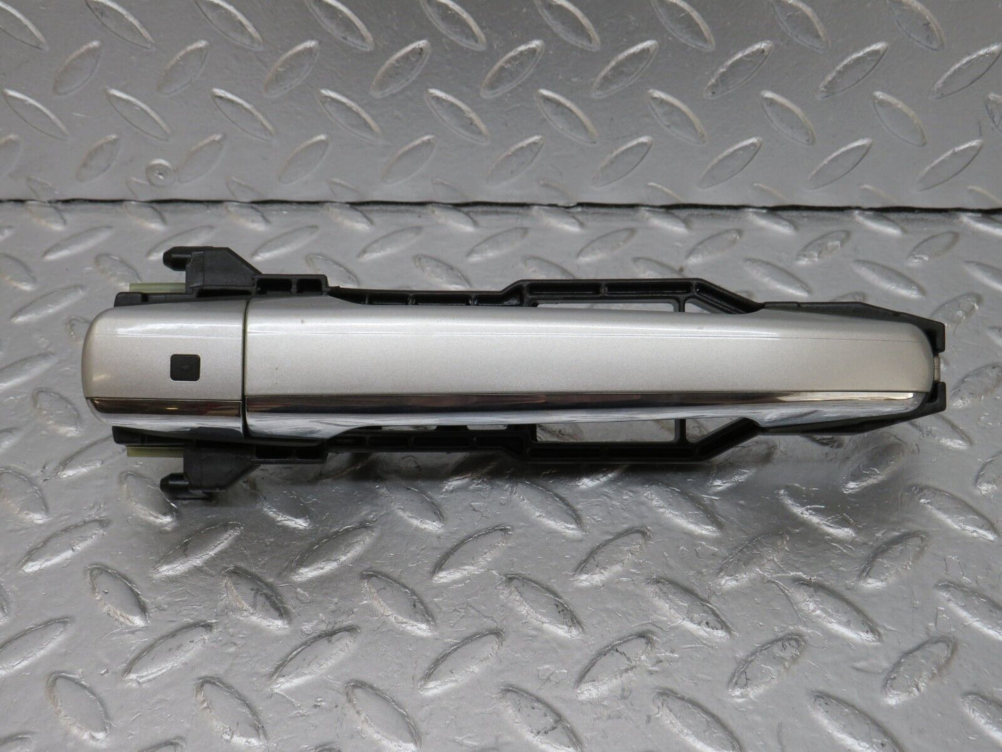 34697 Mercedes-Benz W210 320E Front Left Exterior Door Handle No Key
