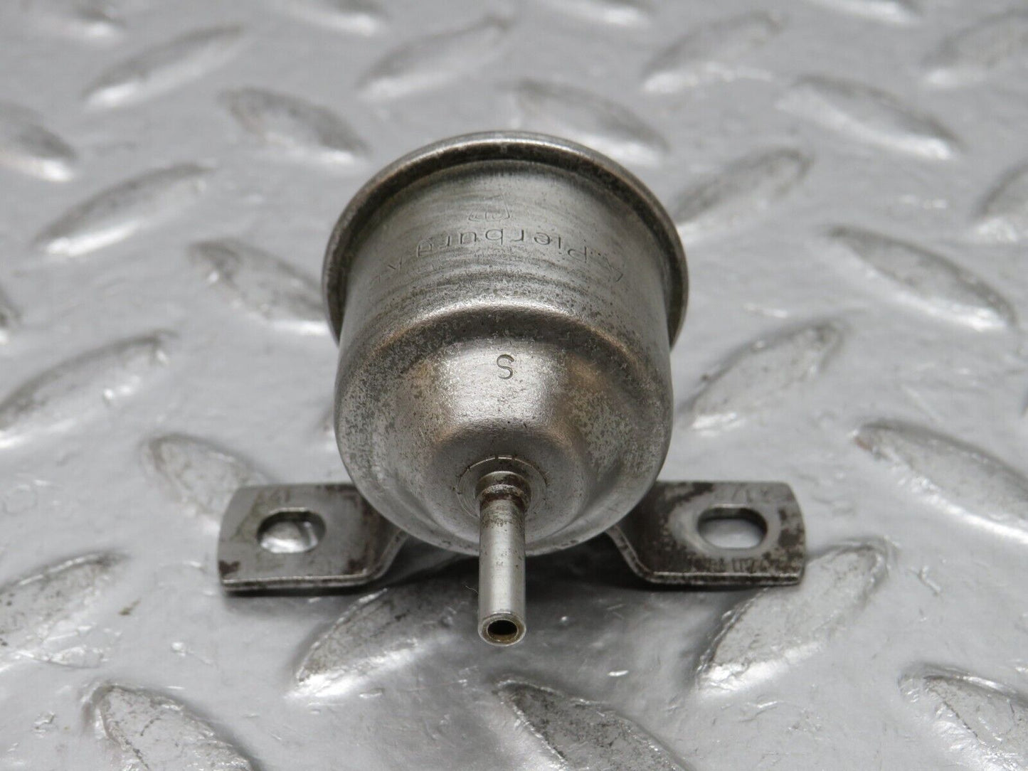 0781 Mercedes-Benz C107 350SLC Coupe Vacuum Check Valve