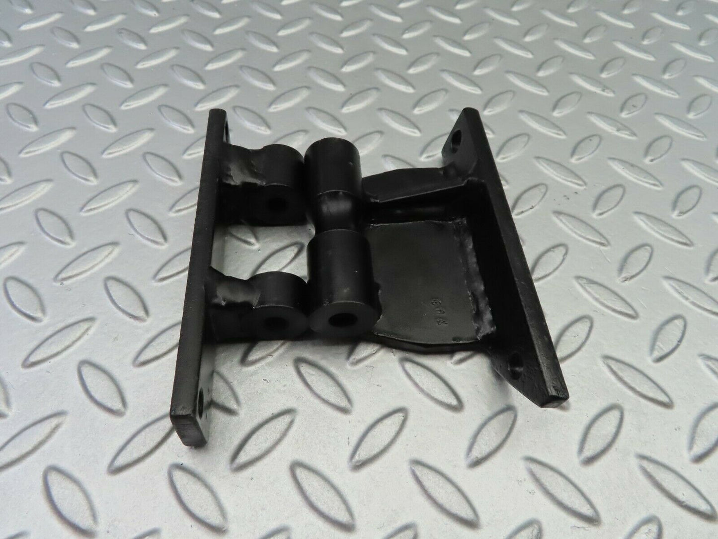 6821 Mercedes-Benz S124 E220 Wagon Air Con Compressor Bracket Holder