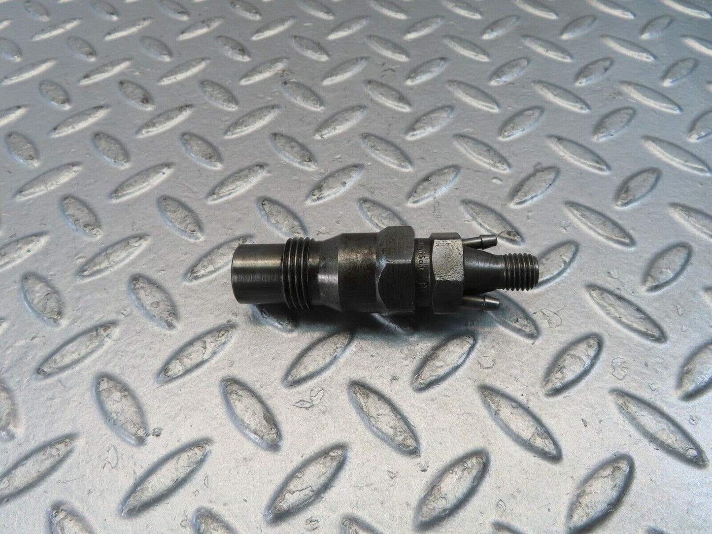 10985 Mercedes-Benz W115 220D Fuel Injector Bosch KCA30sd27/4