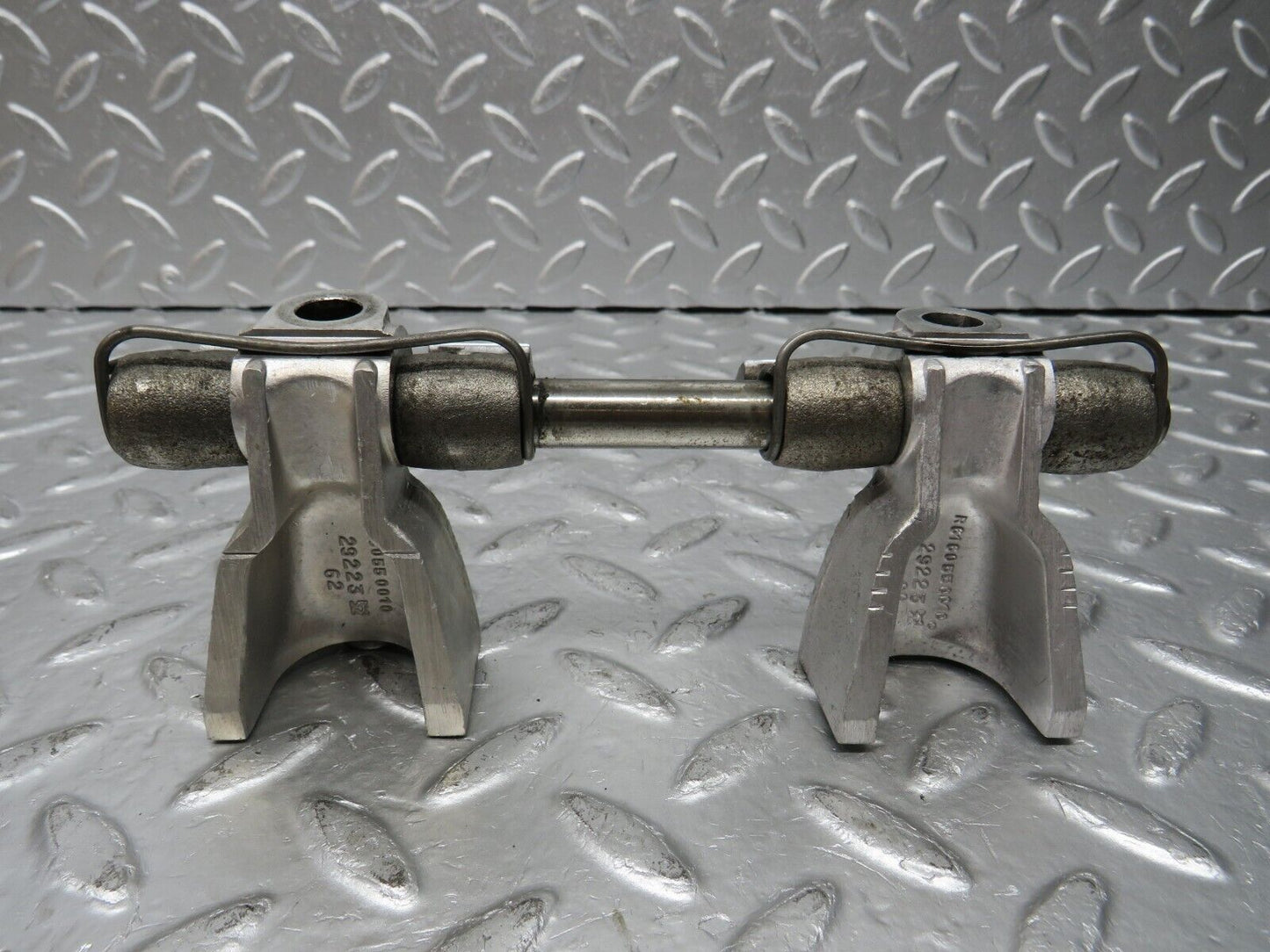 31068 Mercedes-Benz W123 200D  Camshaft Rocker Arms  6160550010