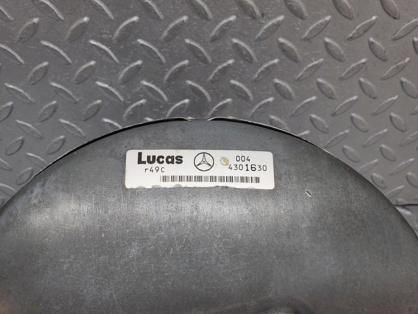 44589 Mercedes-Benz W124 220E Brake Booster Lucas 0044301630